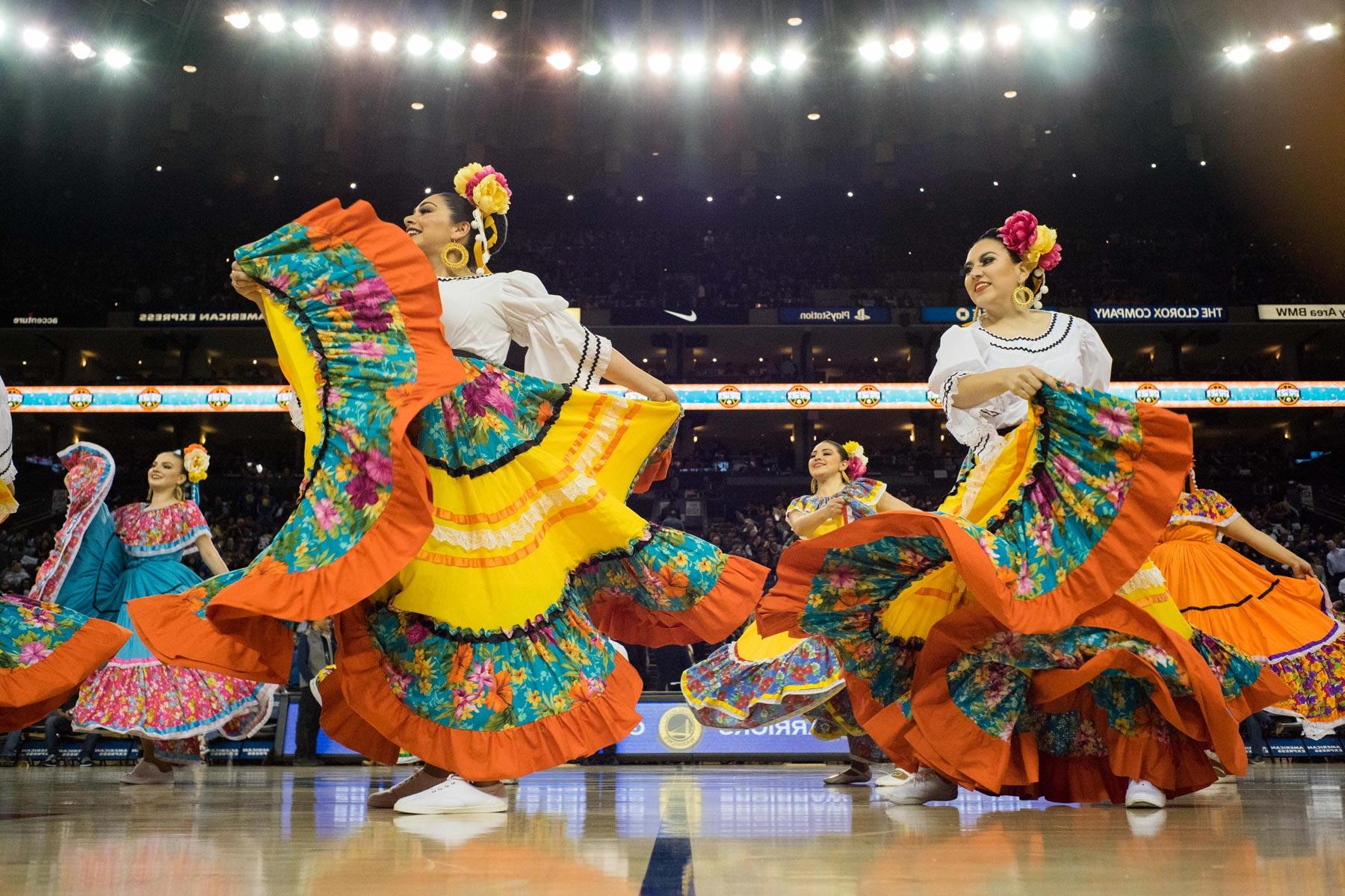 菠菜网lol正规平台学生组织，Grupo Folklorico.