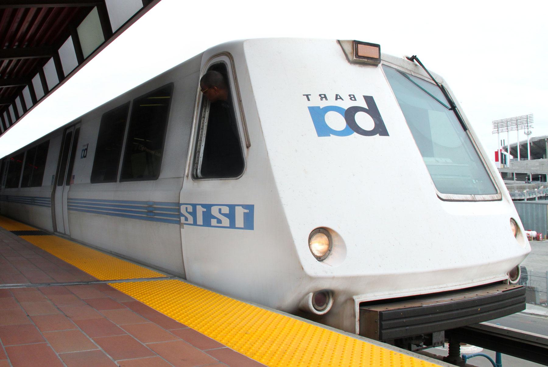 湾 Area Rapid Transit (BART)